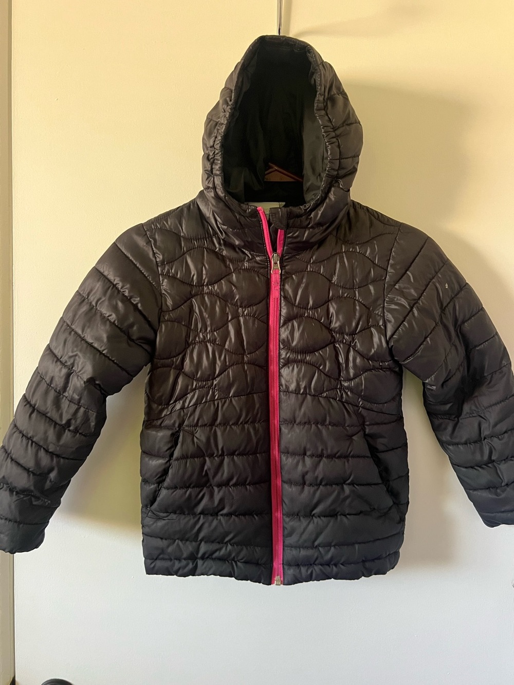 Columbia Black Puffer Jacket with hot Pink Zip